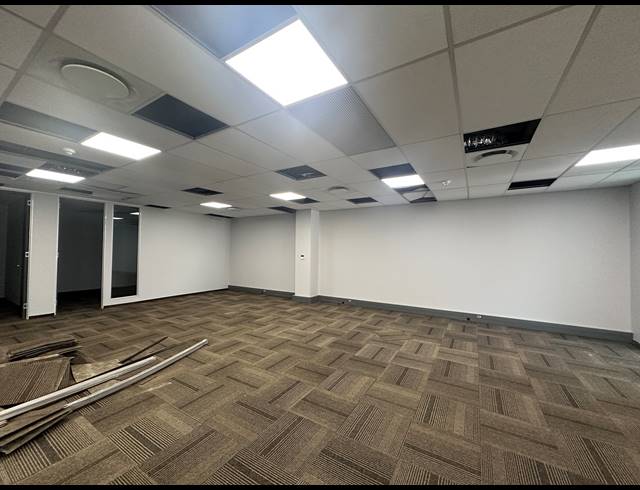 201.80M² OFFICE TO LET IN HIGHVELD